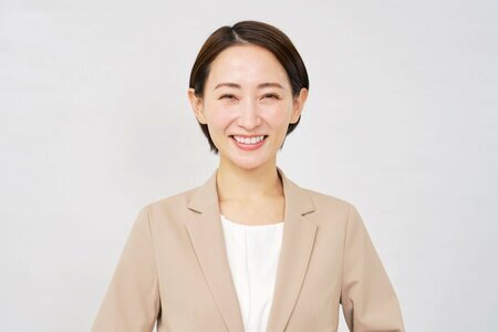 消費税と国の財政をイメージしたコインと紙幣