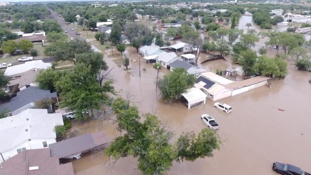 テキサス州中南部、大雨による河川氾濫と広範囲の浸水状況