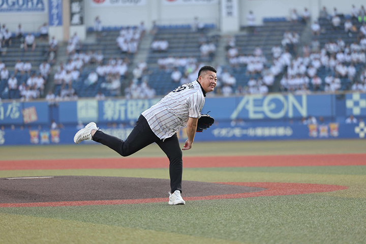 ロッテ】球団史上最強のクローザー小林雅英さんが始球式「初球で