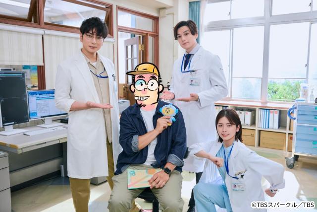 19番目のカルテ」原作者が撮影現場訪問！ 松本潤らと笑顔で交流