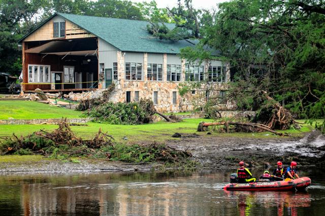 テキサス洪水の死者100人超、キャンプの子どもら犠牲　政権批判も