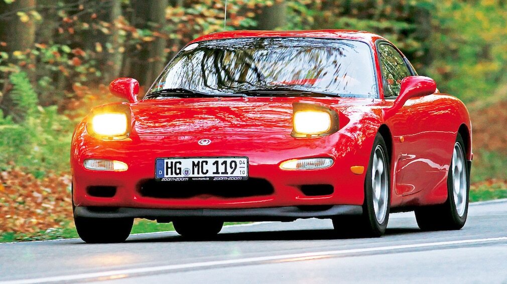 最も人気の高い日本車】ロータリーエンジンの名車「マツダ RX-7