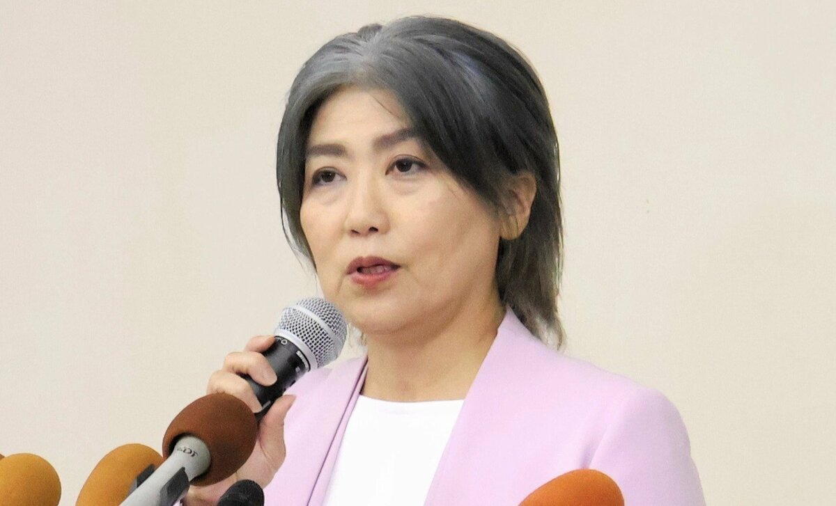 静岡県伊東市の田久保真紀市長が、学歴詐称疑惑に関する記者会見で辞職を表明する瞬間