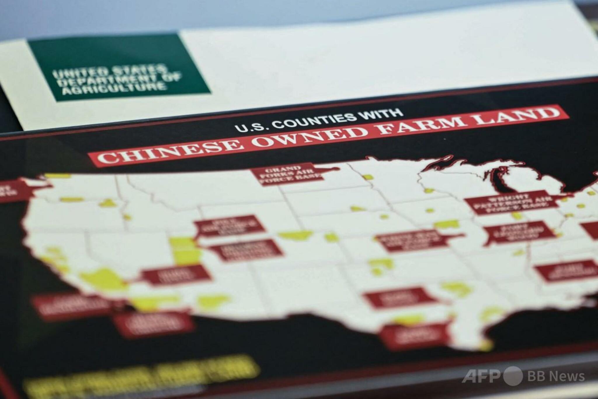 米国における中国所有の農地を示す地図。安全保障上の懸念に関連し、政策発表時にホワイトハウスで提示された資料。