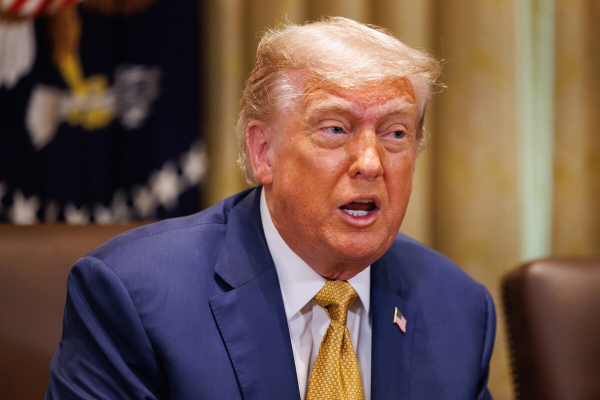 トランプ前大統領がホワイトハウスの閣議に出席する様子