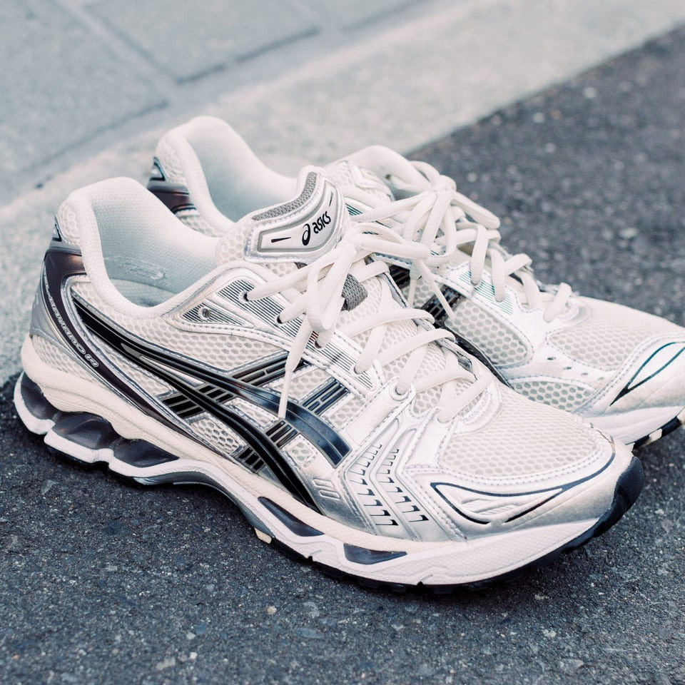 アシックス◆ASICS◆GEL-KAYANO 14 ランニングシューズ ホワイト オシャレな大人の「アシックス」は‟白いゲルカヤノ14”!3人の