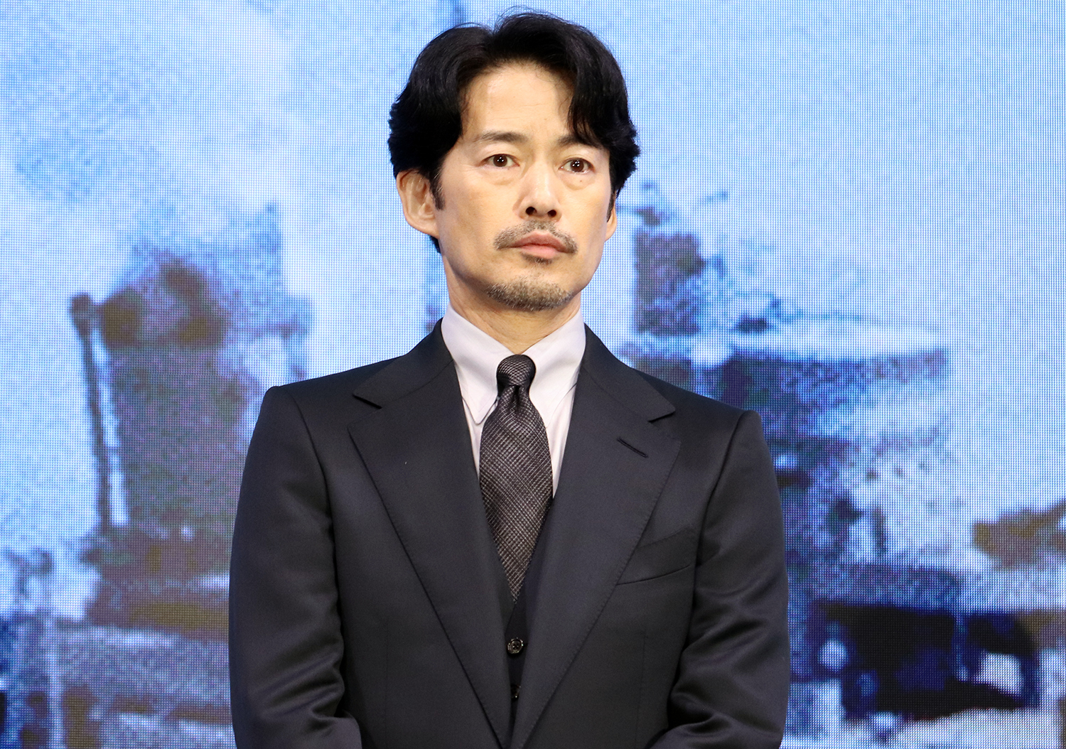 竹野内豊 タペストリー 竹野内豊：9年ぶりにカレンダー発売 「2013 ONE DAY TOKYO