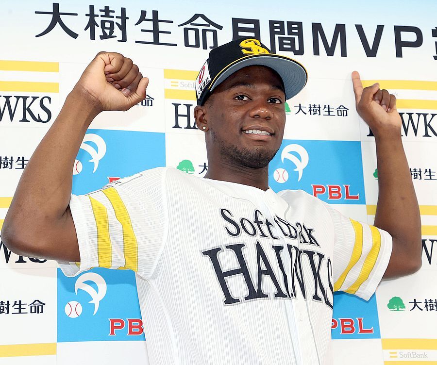 【祝 試合奪三振球団新記録樹立】周年記念ロゴ入りモイネロ選手ユニフォーム 祝 試合奪三振球団新記録樹立】周年記念ロゴ入りモイネロ選手