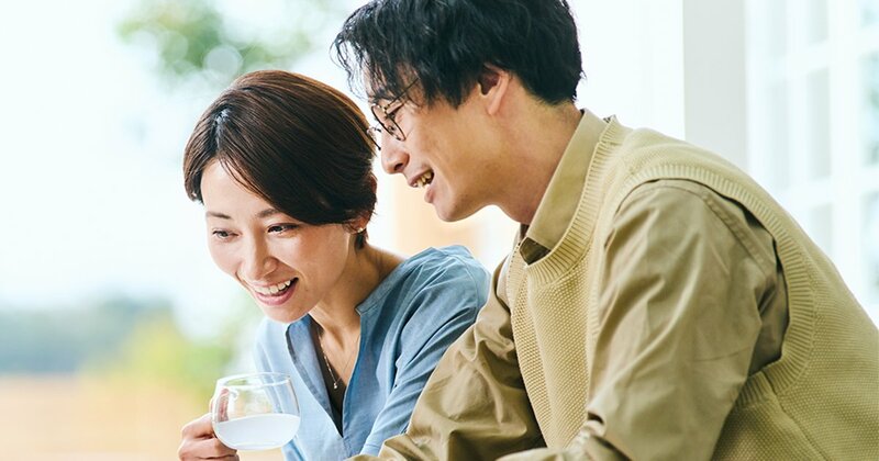 将来の家族の形や生殖医療について考える男女のイメージ（写真はイメージです）