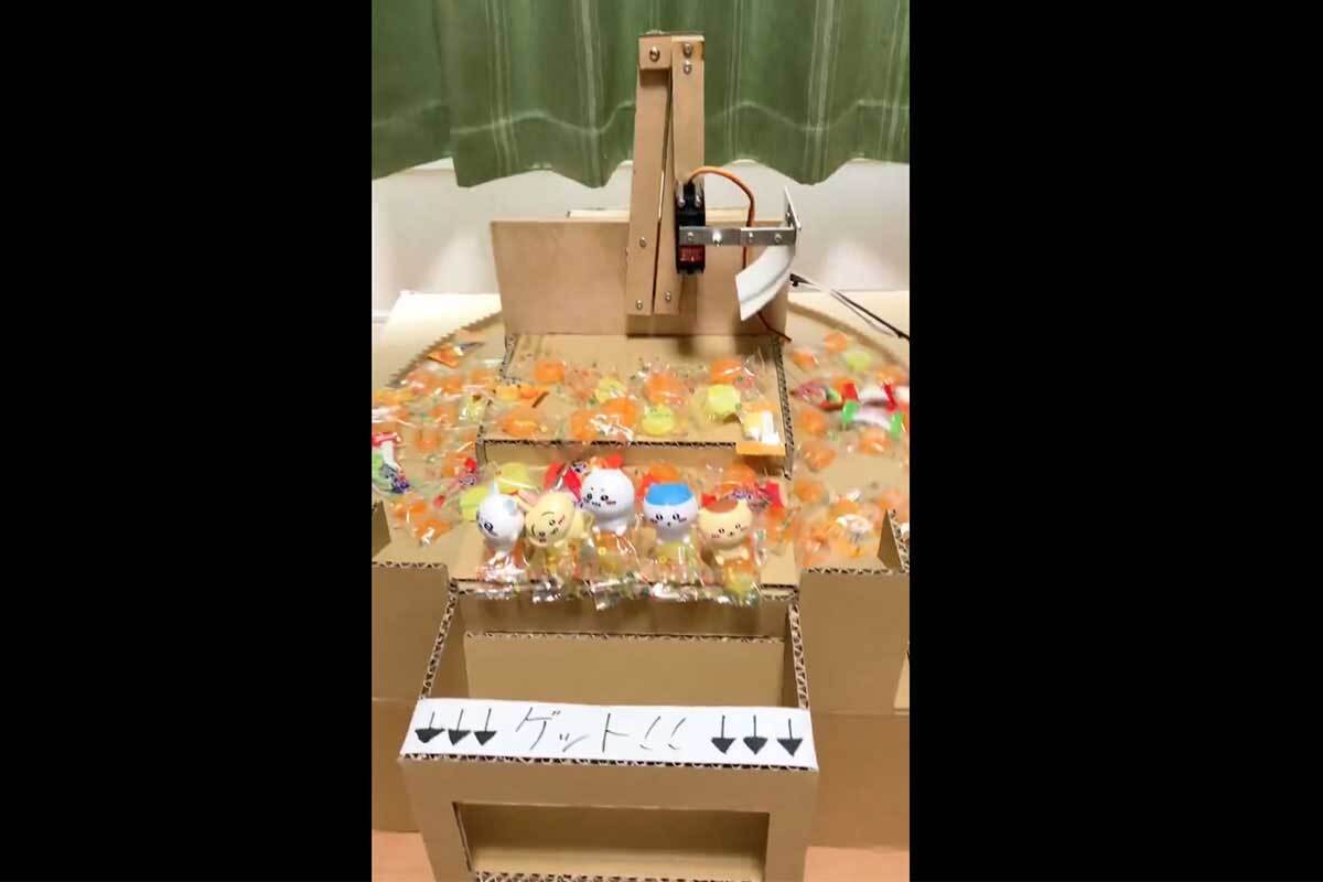 天才やんw」懐かしのクレーンゲームを完全再現 23歳がたった1日