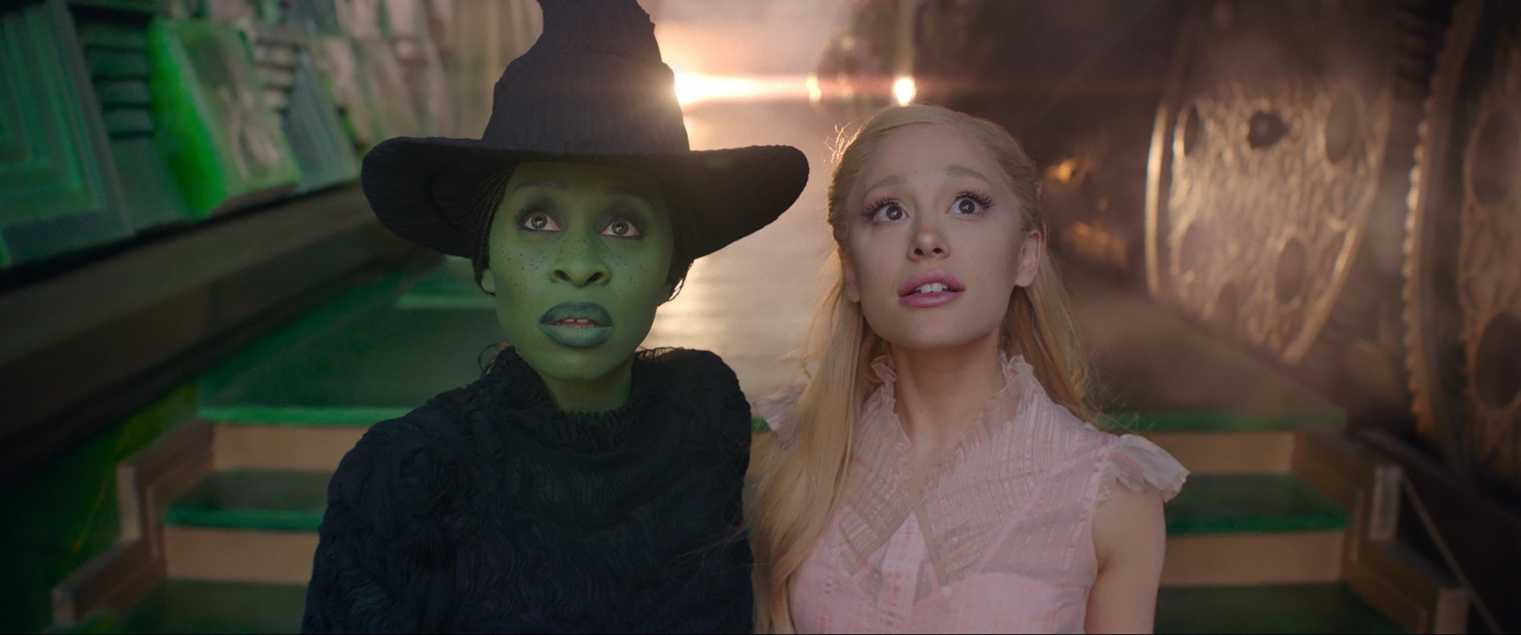 新品◆海外限定　ウィキッド　ふたりの魔女　アリアナグランデ　グリンダ　エルファバ 映画『ウィキッド ふたりの魔女』より日本語字幕付の特別映像が