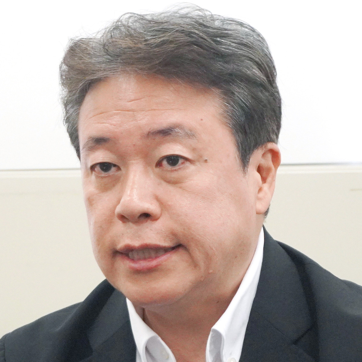 鶴保庸介参院予算委員長、能登半島地震に関する自身の発言について説明する様子