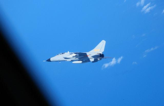 中国軍機がまた異常接近　東シナ海上空、自衛隊機まで30メートル