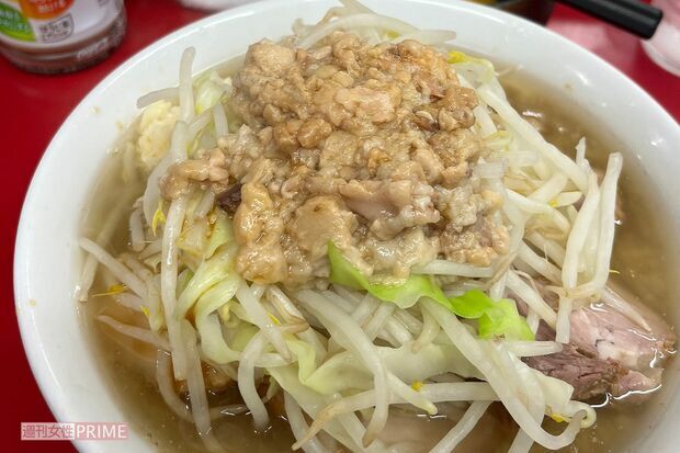ロットシステムとも関連するラーメン二郎のボリュームある一杯（神保町店「小」）