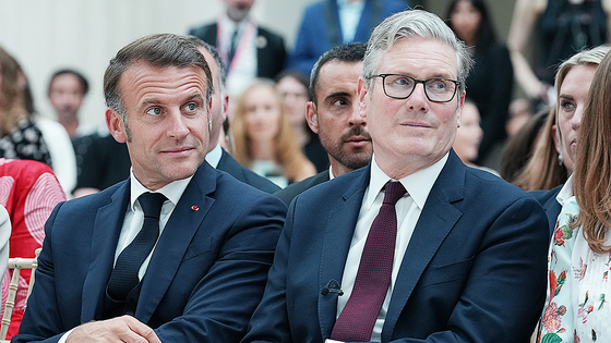 エマニュエル・マクロン仏大統領とキア・スターマー英首相、ロンドンの大英博物館で行事に出席（2025年7月9日）