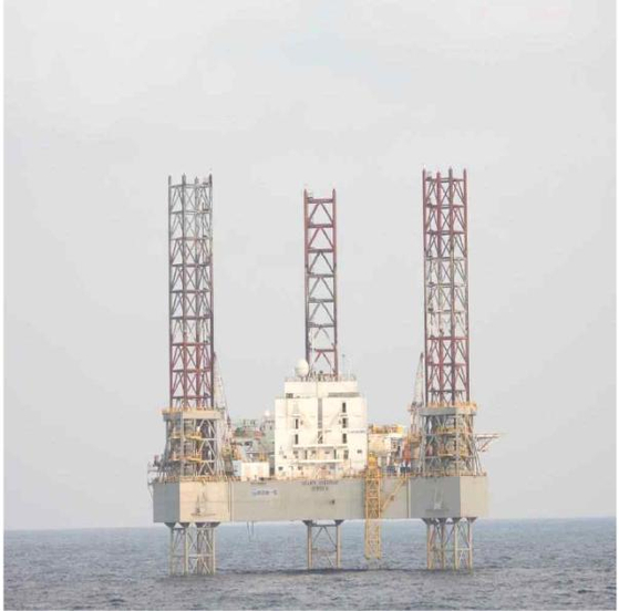 黄海（西海）の暫定措置水域（PMZ）に、中国が一方的に設置した石油ボーリング設備のような形状を持つ構造物
