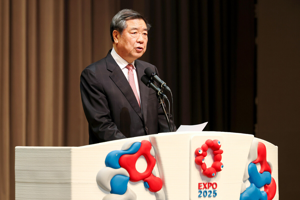 大阪・関西万博 中国ナショナルデー式典で挨拶する何立峰副首相