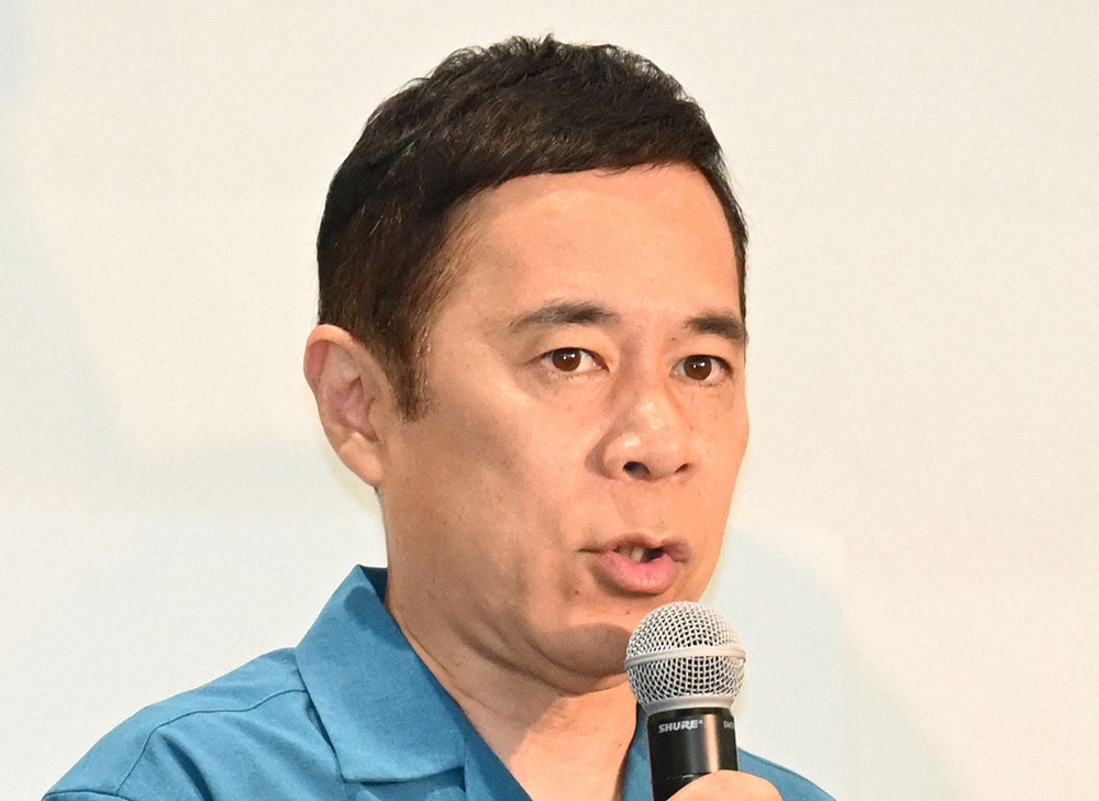 ナインティナイン岡村隆史がラジオ番組で人気芸人とのやり取りを語る様子