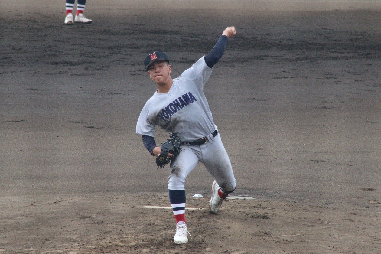 横浜高校 横浜高校の青木朔真が1人だけ袖をまくって走り抜いた理由 高校