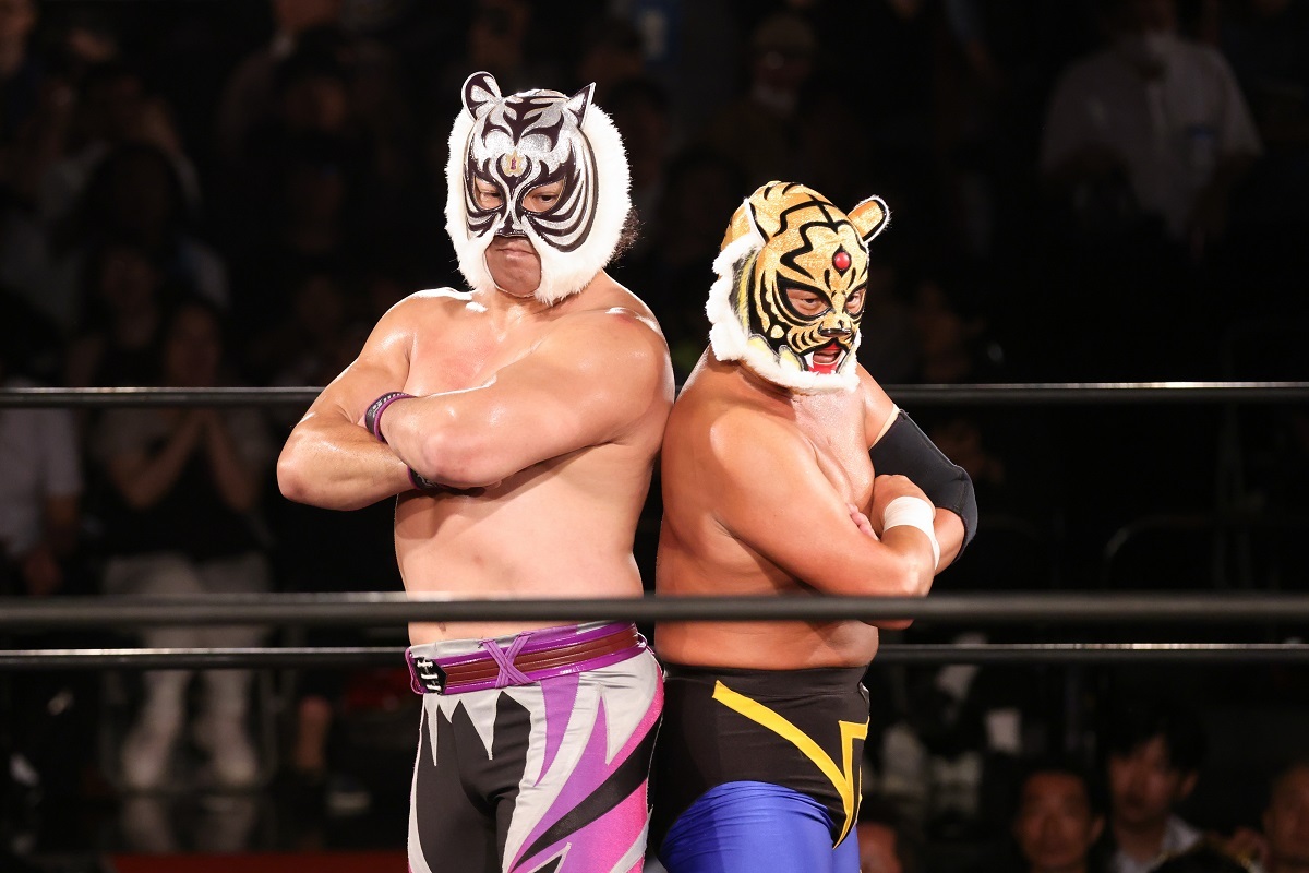 4代目タイガーマスク 新日本プロレス　佐山の弟子 初代タイガーマスクの兄弟弟子が初タッグ！引退発表した4代目