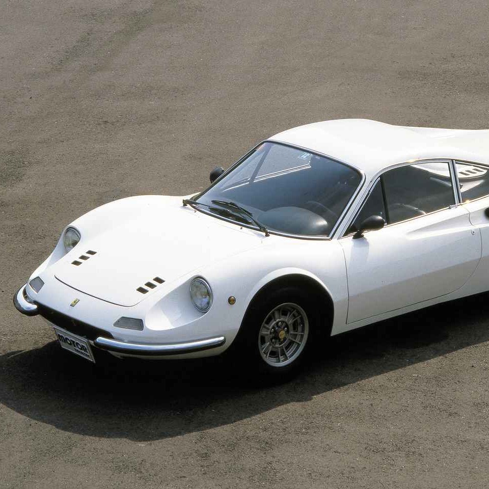 ディーノ 246GTは、その伝説をまとう「ピッコロ フェラーリ