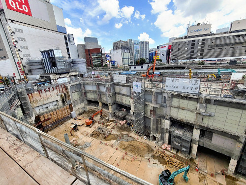 新宿駅西口再開発で大きな地下空間出現…２０４６年度に全体完成、解体された百貨店跡地に４８階建てビル