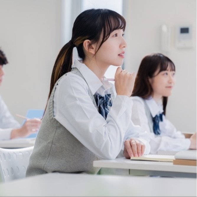 日本の高校生が理科の必要性について議論する様子