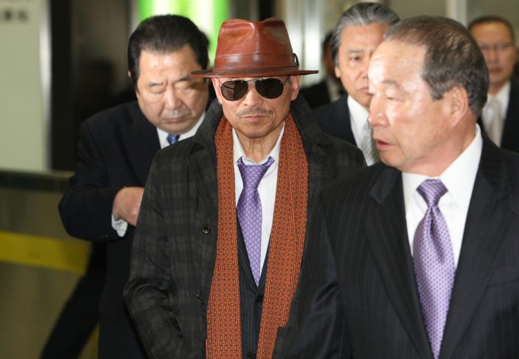六代目山口組の司忍組長。各地からの幹部らが挨拶に訪れた際の状況に関連する写真。