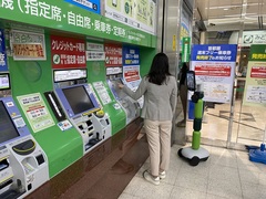 JR東日本、アバターロボ案内を検証　1拠点から3駅を遠隔操作(ITmedia ビジネスオンライン)