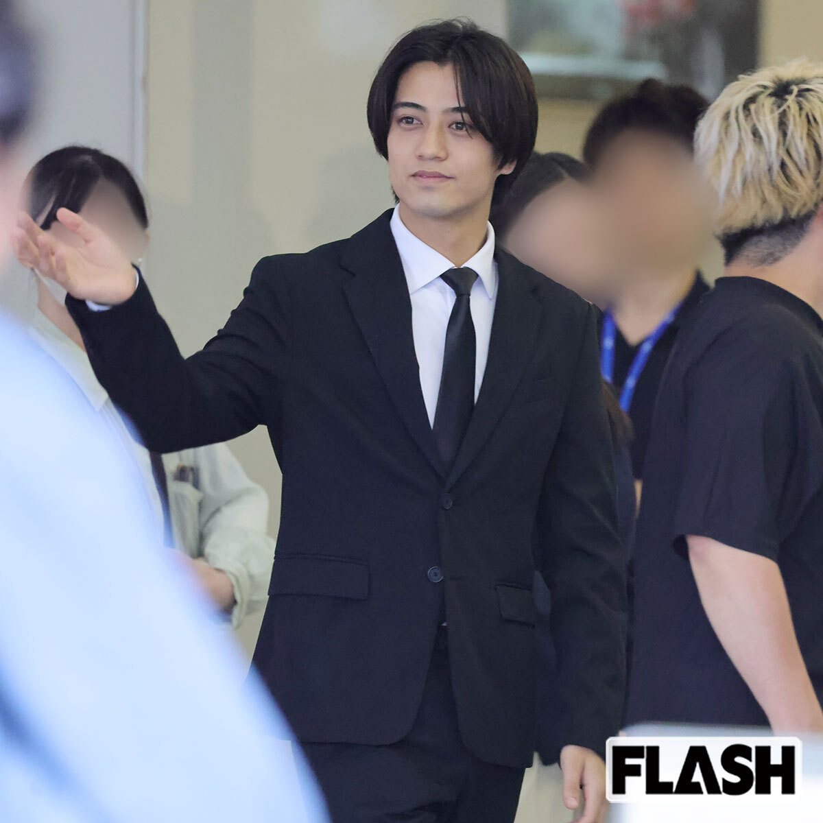 King & Princeの髙橋海人が番組宣伝撮影に臨む様子
