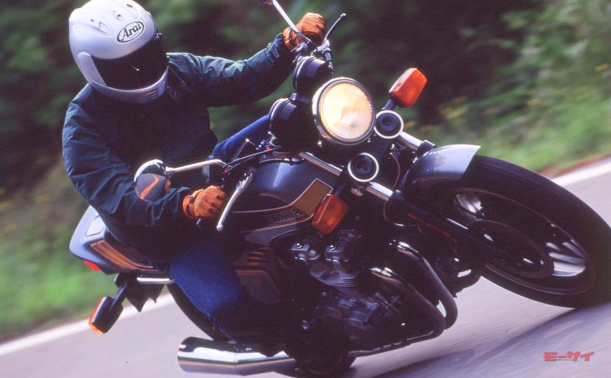 ⭐︎ドラゴン⭐︎バリバリ伝説 CB750F バイク漫画『バリバリ伝説』主人公・巨摩郡の「CB750F」が