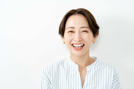 資産形成や積立投資を検討する人物のイメージ
