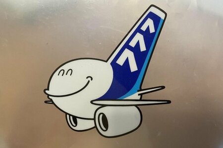 「どっちから見ても顔」なANAのクリアファイル　ユニークなデザインに11万いいね(LIMO)