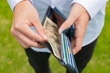 父親が財布の中で「30年間保管」していたものが話題　思わず目を疑う「記念品」に驚き(LIMO)