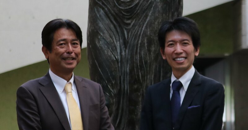 洗足学園の玉木大輔先生と中学受験PREXの渋田隆之塾長が対談する様子