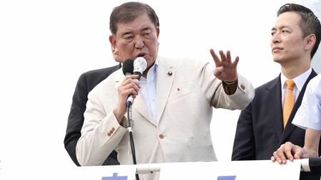 参議院選挙の投票所イメージ。2025年7月投開票の選挙が日本大暴落の引き金となる可能性を示す。