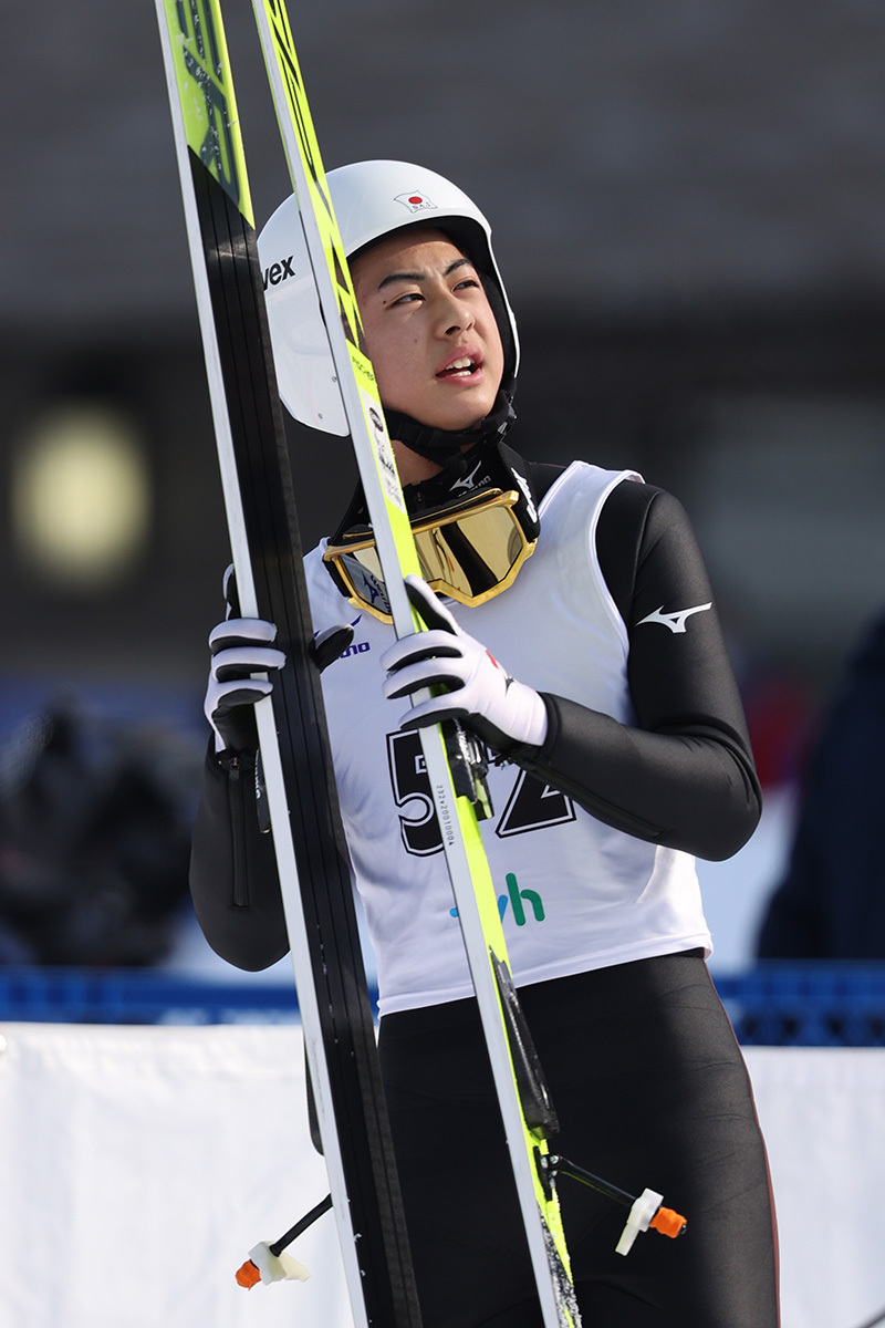 日本の若手スキージャンプ選手、坂野旭飛（さかのあさひ）氏のポートレート写真
