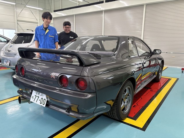 レストアされ、再塗装で輝きを取り戻した日産R32型スカイラインGT-Rの外観