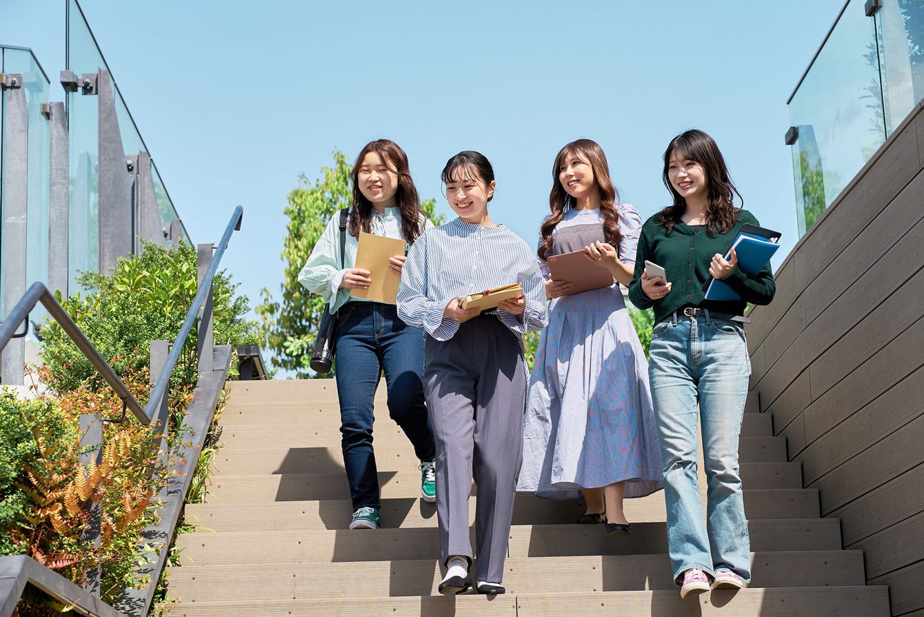 大学で学ぶ学生のイメージ（扶養控除に関連）