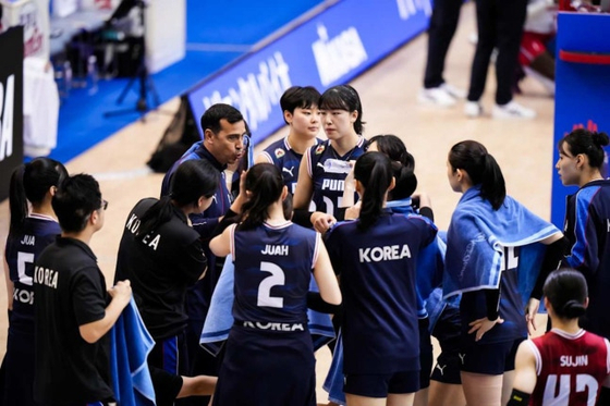 2025 VNL 韓国女子バレー モラレス監督 フランス戦で選手に指示 降格危機の中での様子