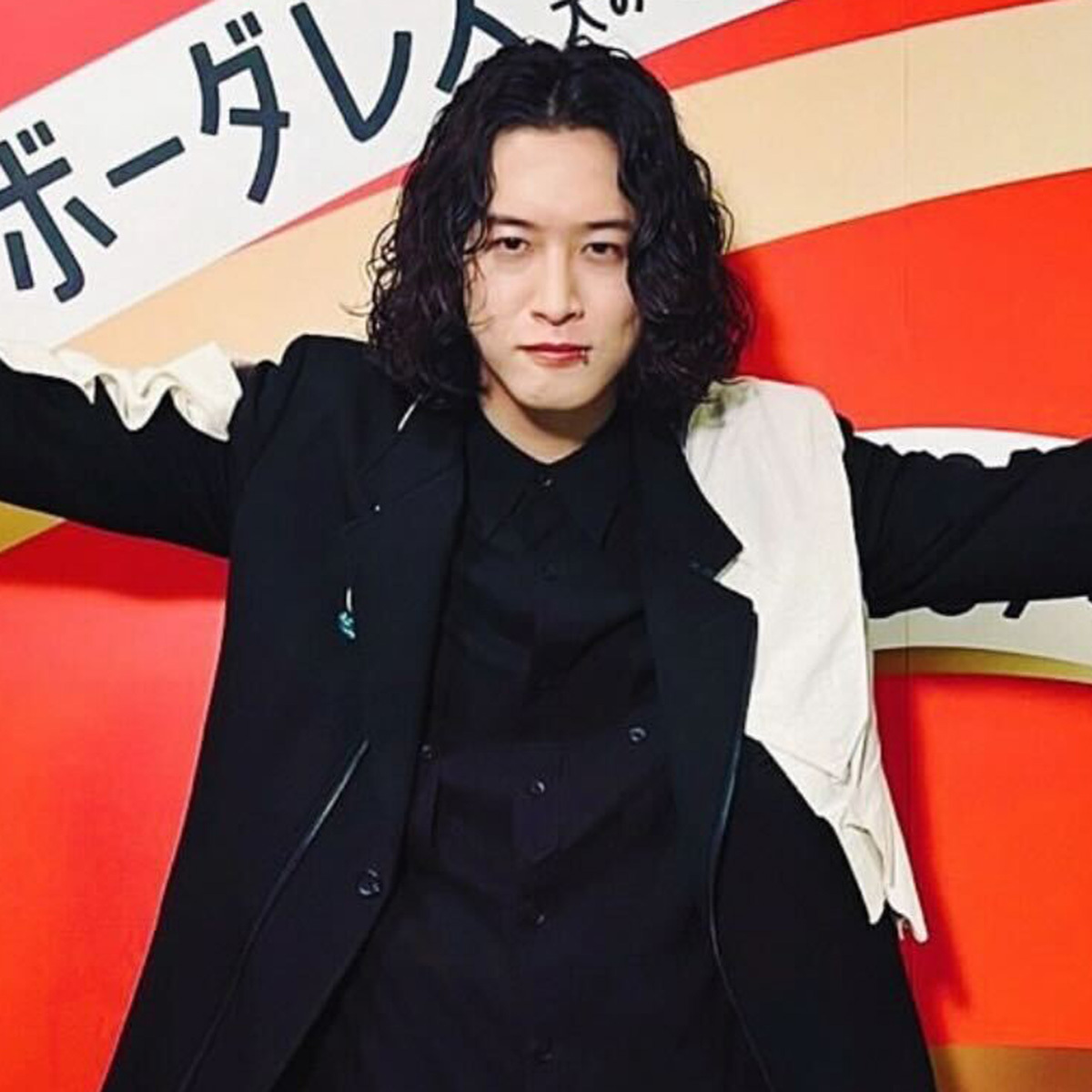 SNSでの発言で注目を集めるミュージシャン、キタニタツヤさんのポートレート