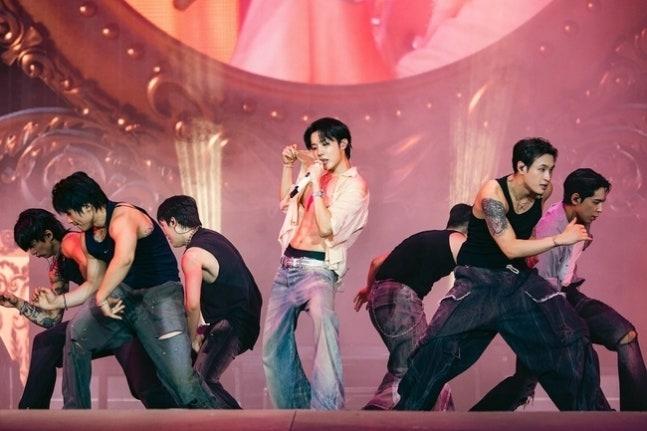 BTSのJ-HOPE「ロラパルーザ・ベルリン」で観客と一体に！涙を