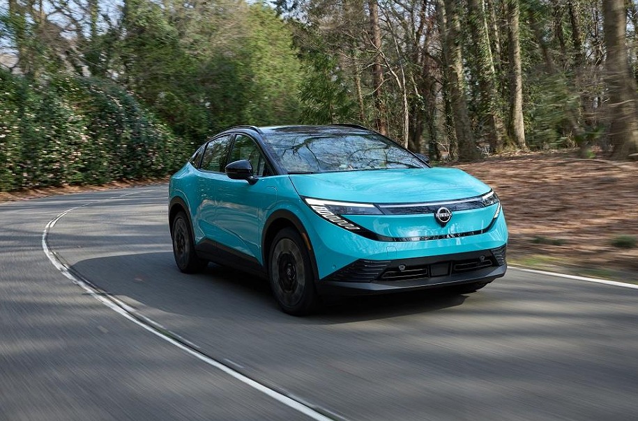 クロスオーバーデザインとなった新型日産リーフのフロント外観