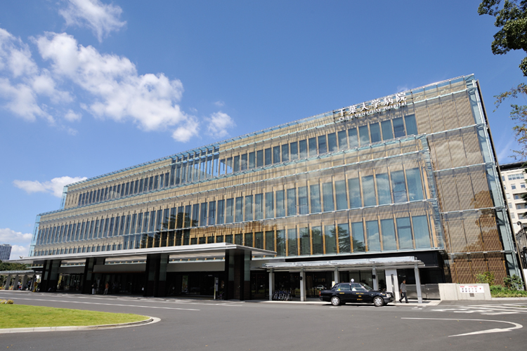 日本の大学病院の経営難を示すイメージ画像。千葉大学医学部付属病院の例。