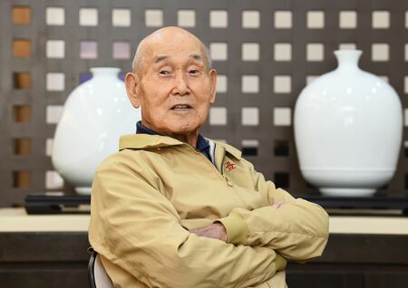 井上萬二 訃報】井上萬二さん死去 白磁の人間国宝 96歳、佐賀県有田町