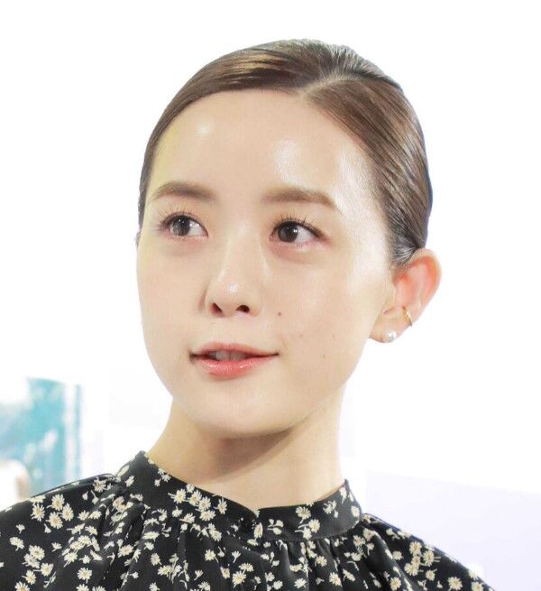 第3子出産後の古谷有美アナ 私服とメガネ姿