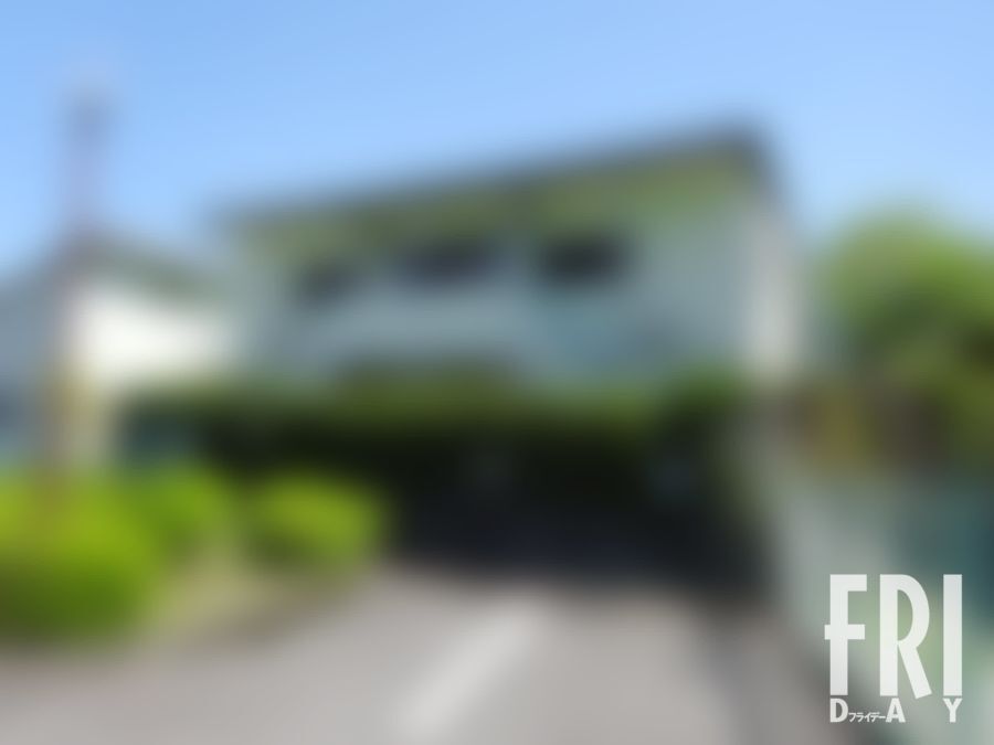 自民党の『幽霊党員』問題で、51人もの党員が登録されていたとされる神奈川県内のアパート外観。