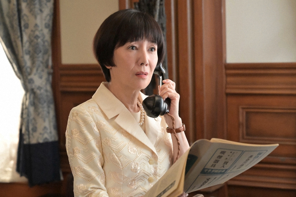 連続テレビ小説「あんぱん」第78話、薪鉄子からの電話に考え込む東海林明（津田健次郎）の様子