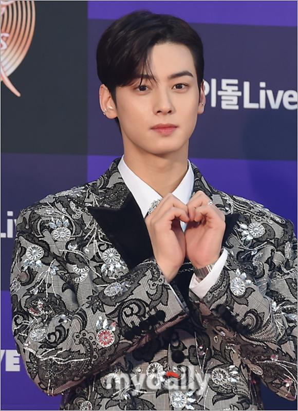 ASTRO チャウヌ　リリイベ 6132360439.g_600-w-st_g.jpg