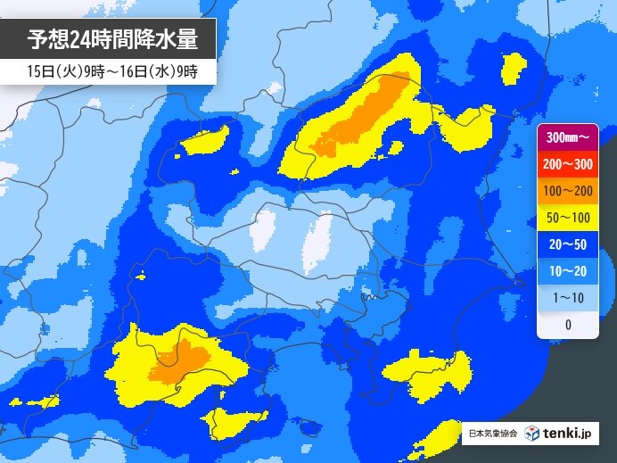 関東甲信に迫る雷雲と激しい雨の様子、都市部での浸水リスクを示すイメージ
